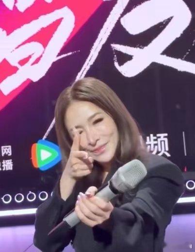 萧亚轩新综发布会自曝两年半五次手术，今言找回出道感觉，其坚韧令人钦佩，期待新舞台