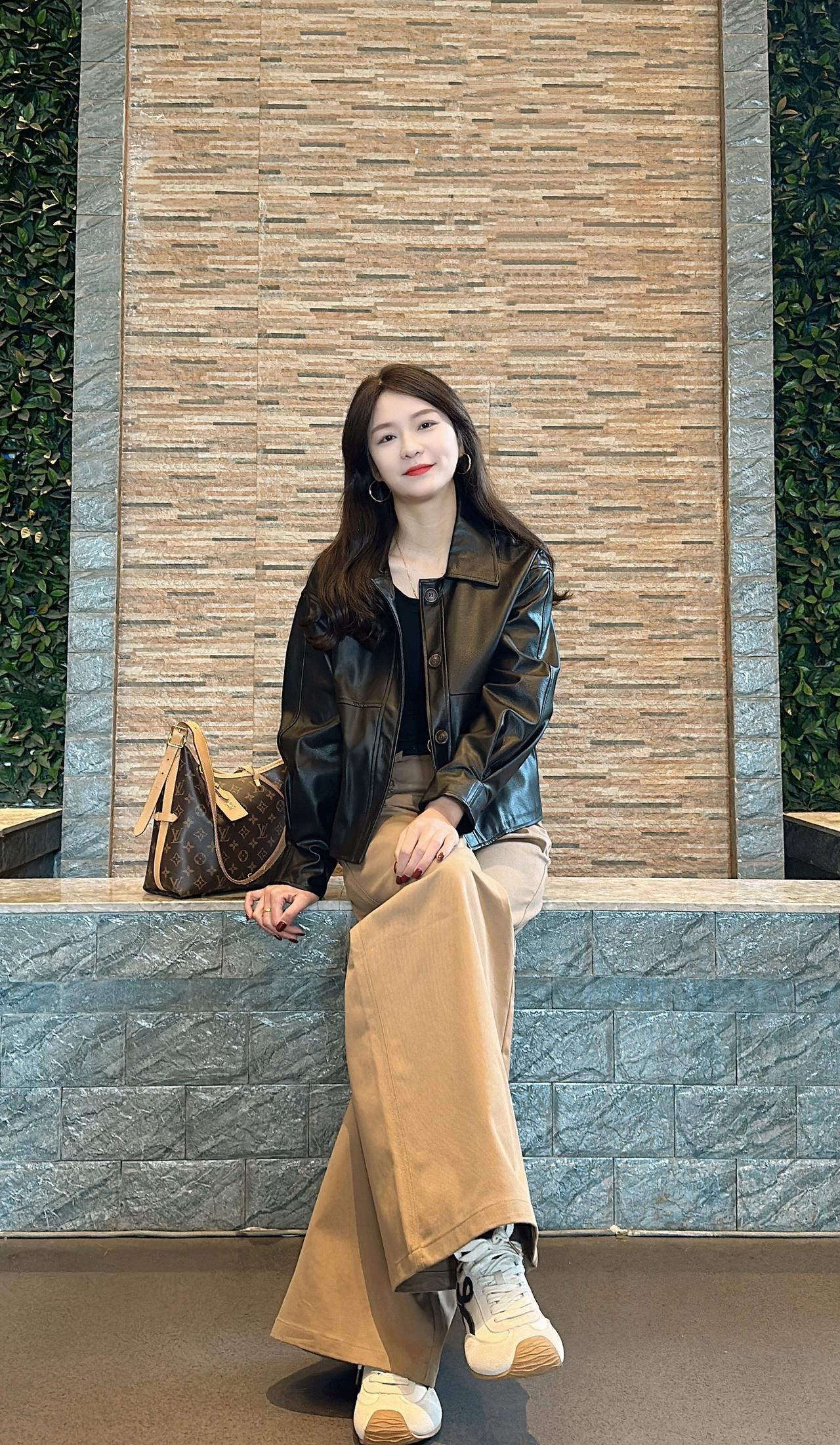 有人说："枯树跟落日有什么可拍的"我说 同频的人才能理解你的万里山河皮衣 春款