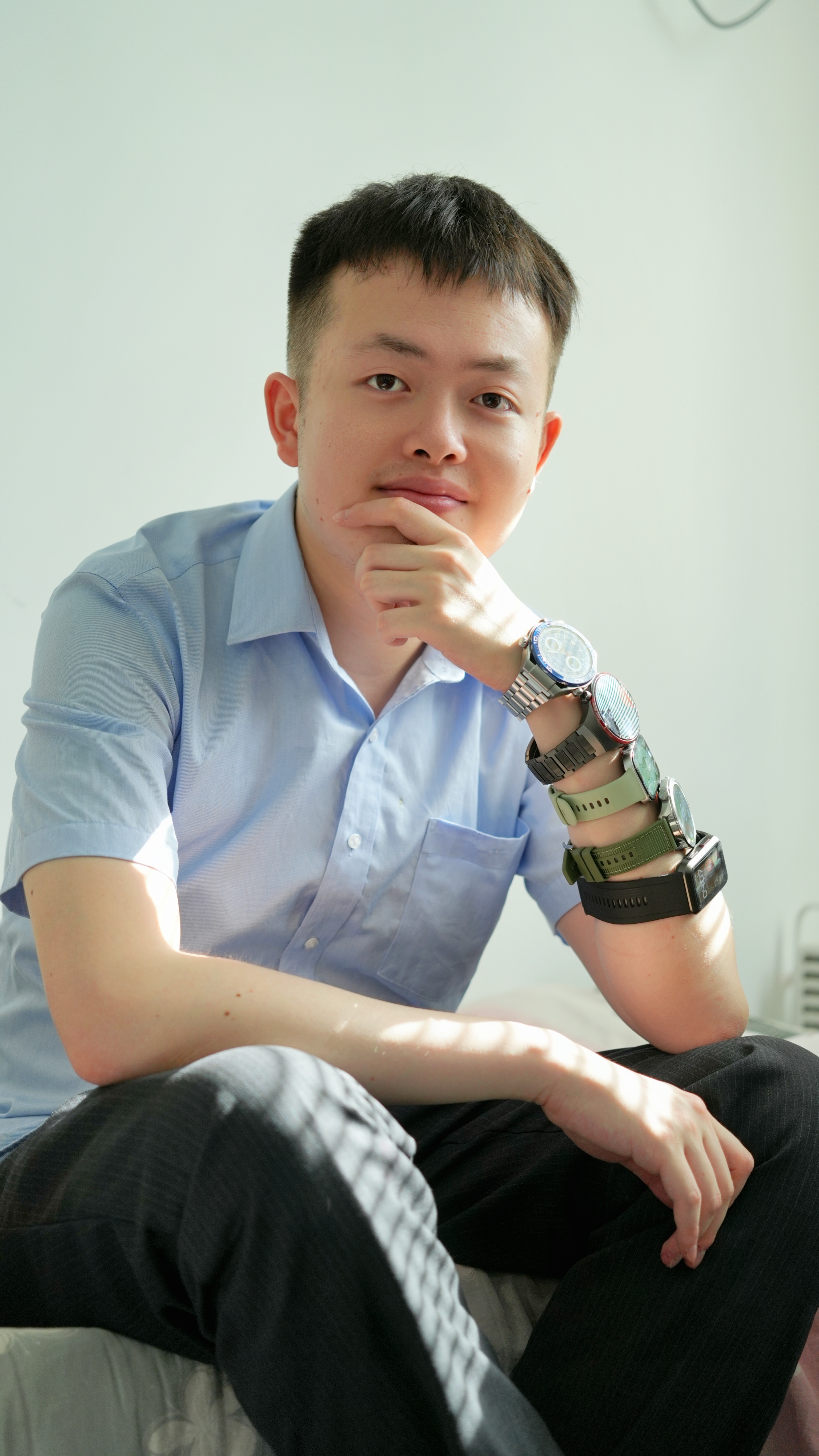 下午碰到了一个博主，一口气戴五个华为手表，现在我们叫他 表王 ​​​