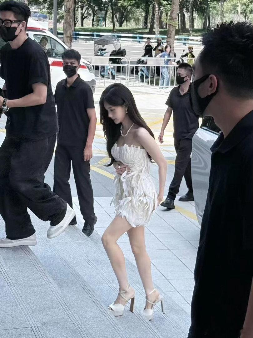 李一桐你美全世界都知道李一桐像小狐狸了越来越多人沦陷在李一桐的狐狸系美貌之中。上