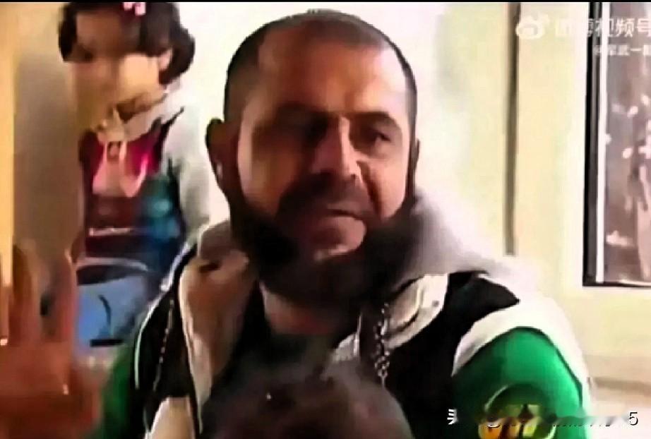 一名穆斯林移民在接受采访时表示，他现在有两个妻子，两位妻子为他生育了6个孩子。他