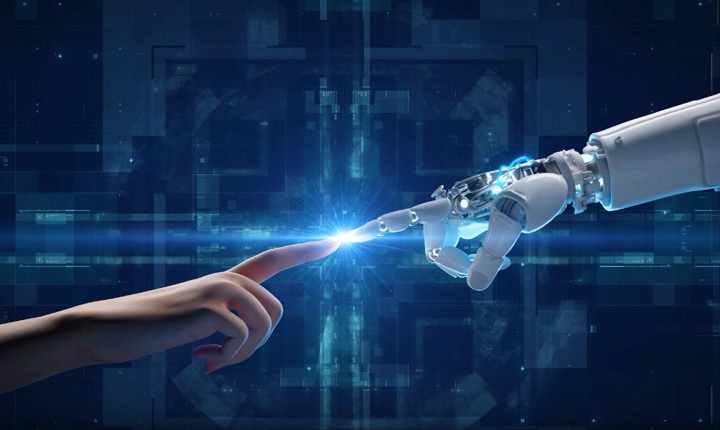 作为科技爱好者，上周我跟着行业协会去本地一家电子厂参观，原本以为会看到 “机器换