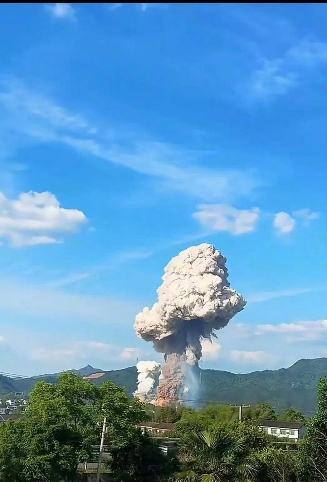 【浏阳烟花厂爆炸现场搜救基本完成】记者从5日召开的长沙浏阳市华盛烟花公司爆炸事故
