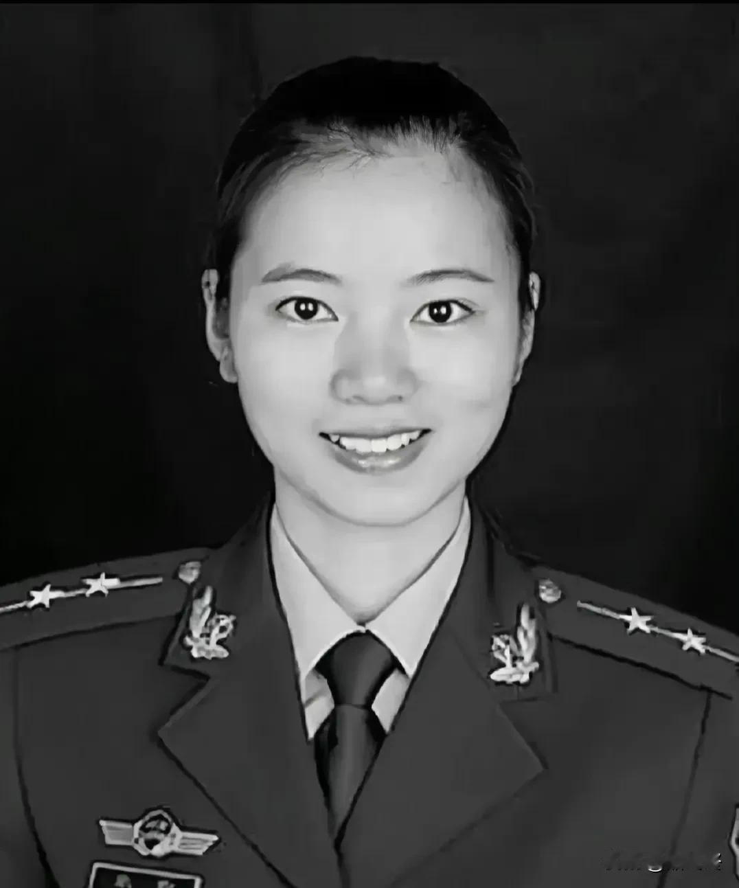 最美女警朱玲！
牺牲时年仅30岁！
哪有什么岁月静好，
只不过有人替我们负重前行