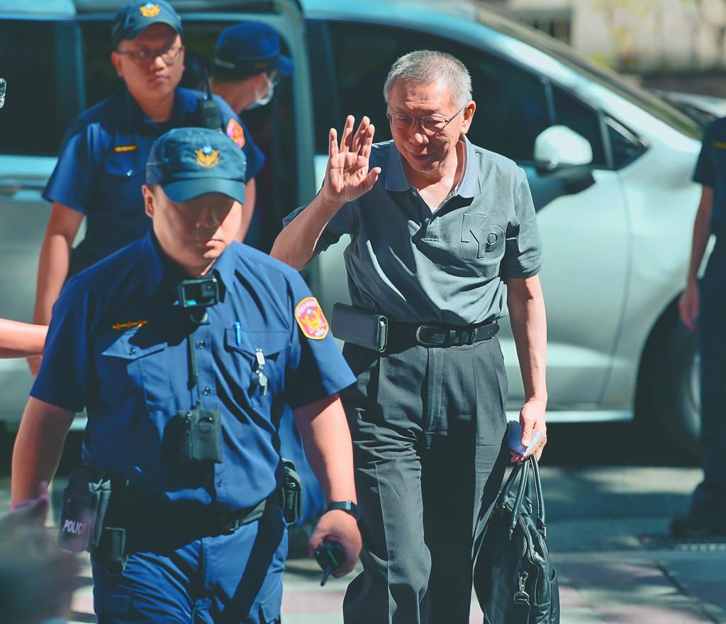 柯文哲身陷四大罪案，今日迎来一审宣判。民众党前主席柯文哲被起诉涉及京华城容积率受