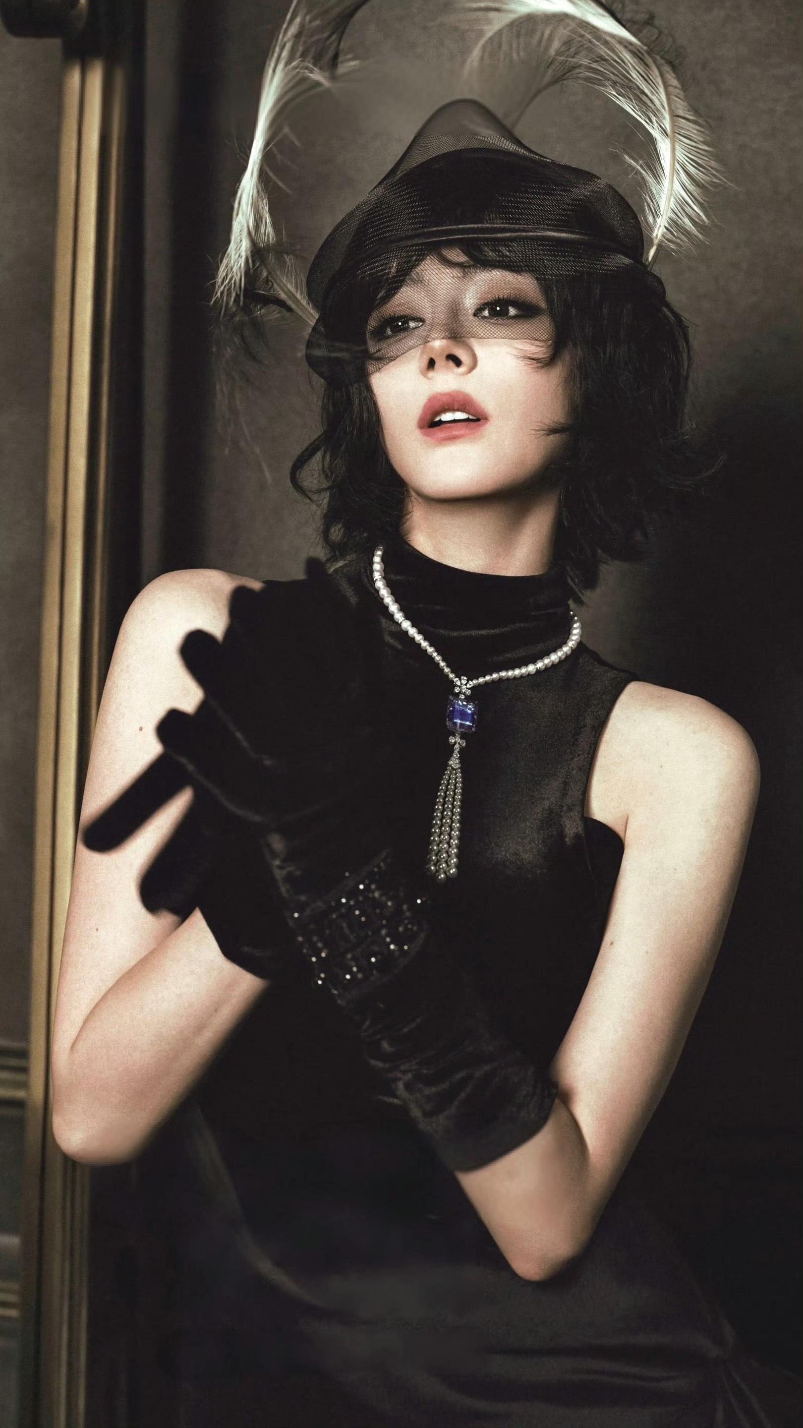 投稿 迪丽热巴复古女郎🎩🖤 ​​​