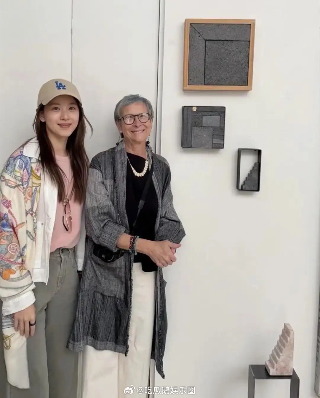 刘强东和章泽天在巴黎被偶遇，俩人不是去旅游，而是去看艺术展的，当天章泽天素颜看展