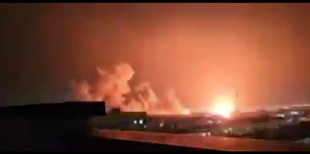 突发新闻——德黑兰上空充斥着战机轰鸣与爆炸声，目前正遭遇本轮战争以来最猛烈的轰炸