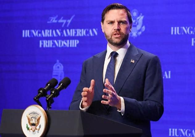 最近美伊突然踩了急刹车，双方宣布停火两周，还准备去巴基斯坦谈判，可嘴上说要谈，心