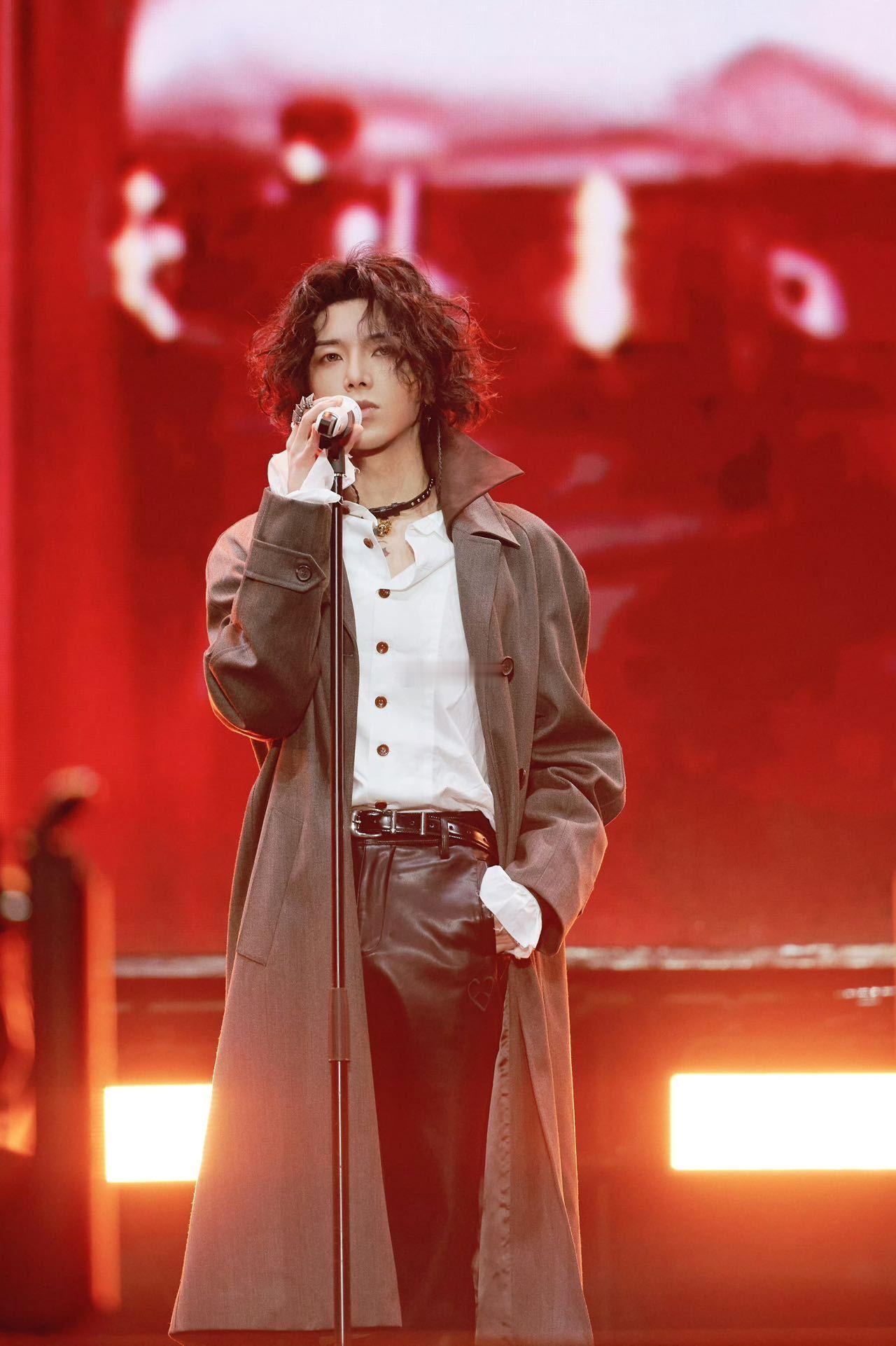 华晨宇 这一天不会让大家等太久 听到华晨宇又说出这句话，眼眶突然热了。上一次他说