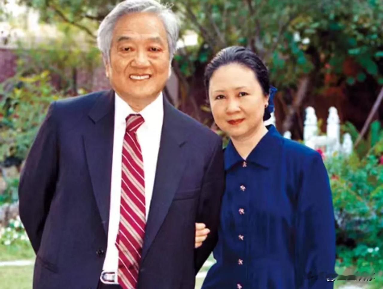 自杀这种方式几乎平息了琼瑶所有的负面舆论，成为了她最后一道靓丽的作品。多少作家想