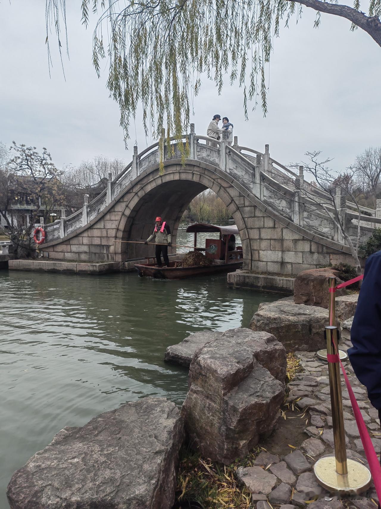 头一次在节假日期间外出旅游，目的地选择去了扬州。江苏省的几个典型城市基本上都跑了