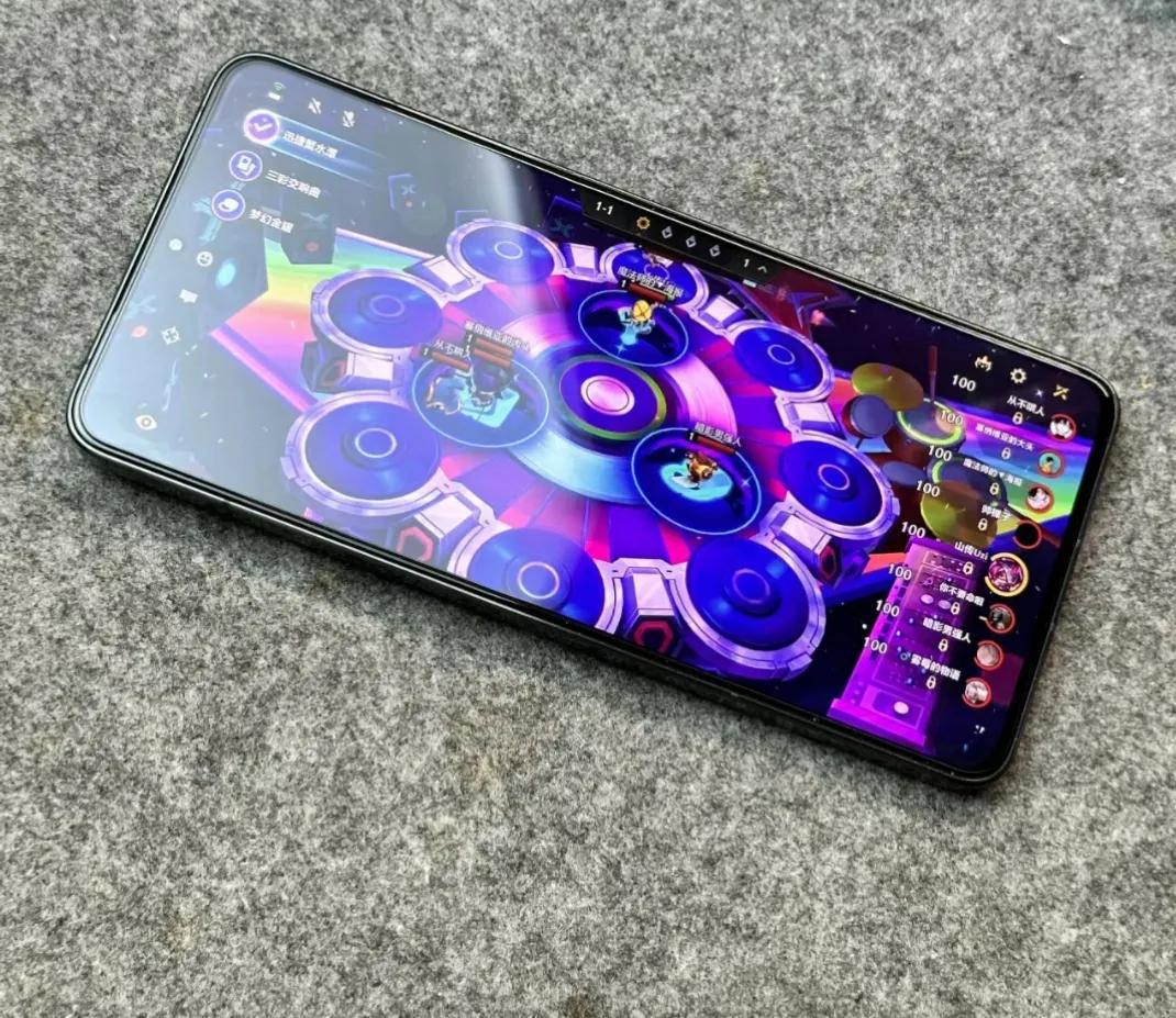 长时间玩手机想要护眼，就选择荣耀90GT，3840Hz高频PWM调光，护眼级别较