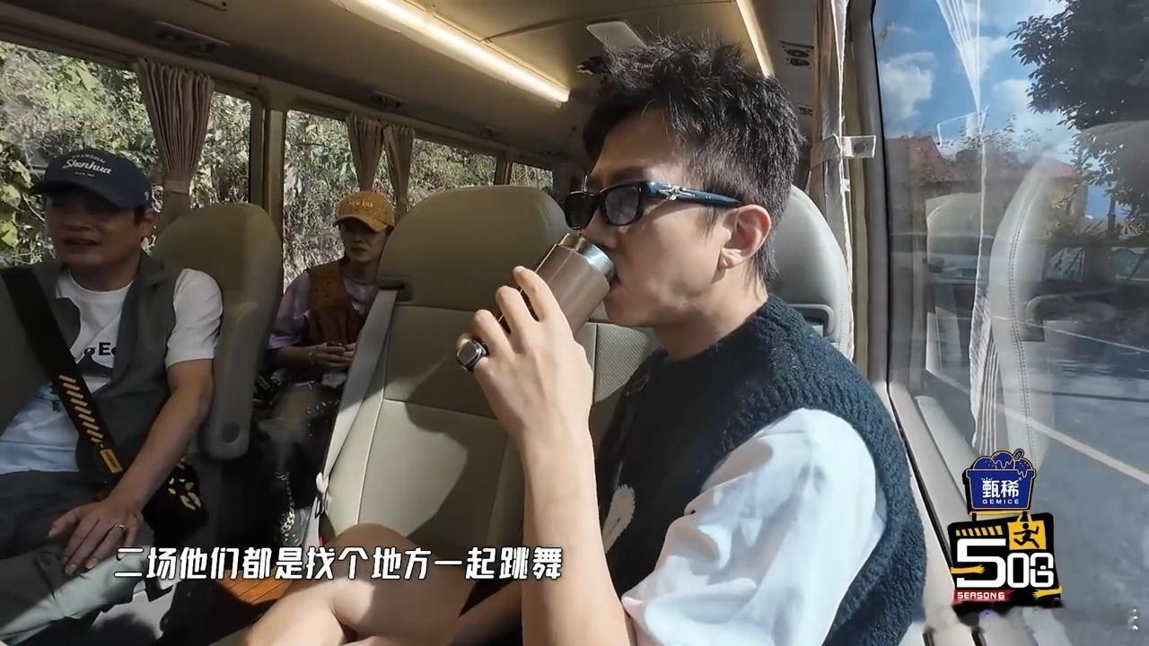 李乃文说王勉奔着新娘就去了邓超听见跳舞就来劲全员真实反应太好笑了！邓超慵懒犯困只