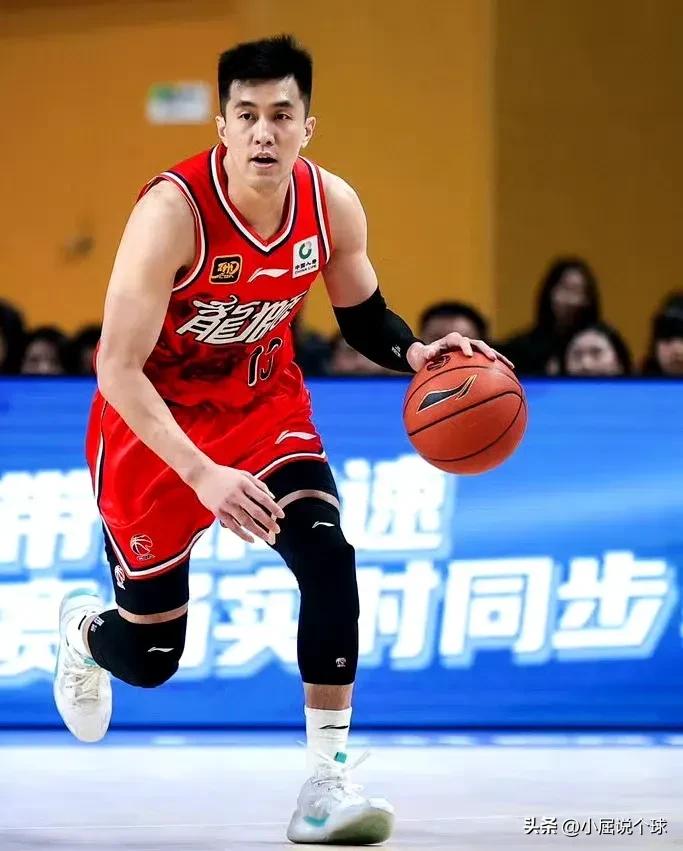 没有打联赛先进国家队，17岁进入CBA篮协破例制定郭艾伦条款，运球控球绝对是中国