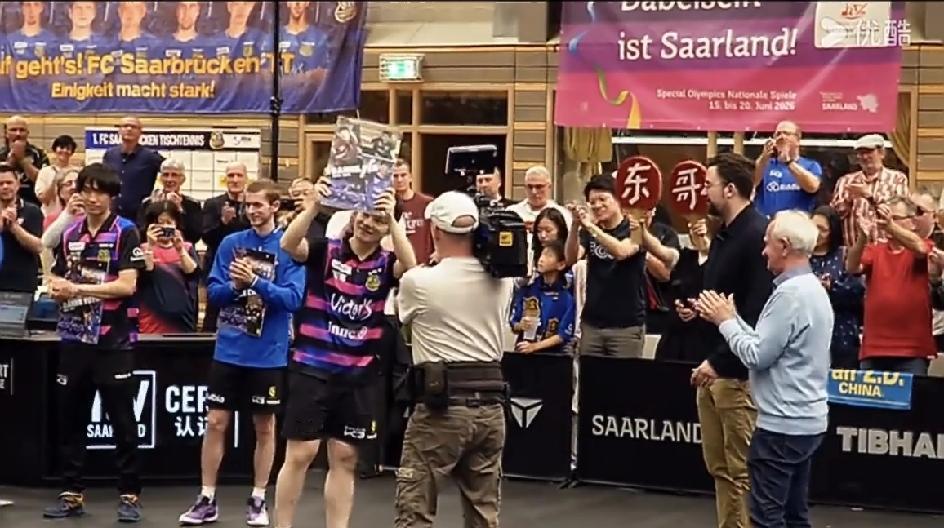 在2026赛季常规赛最后一个主场，萨尔布吕肯队3-1战胜云达不莱梅后，俱乐部为离