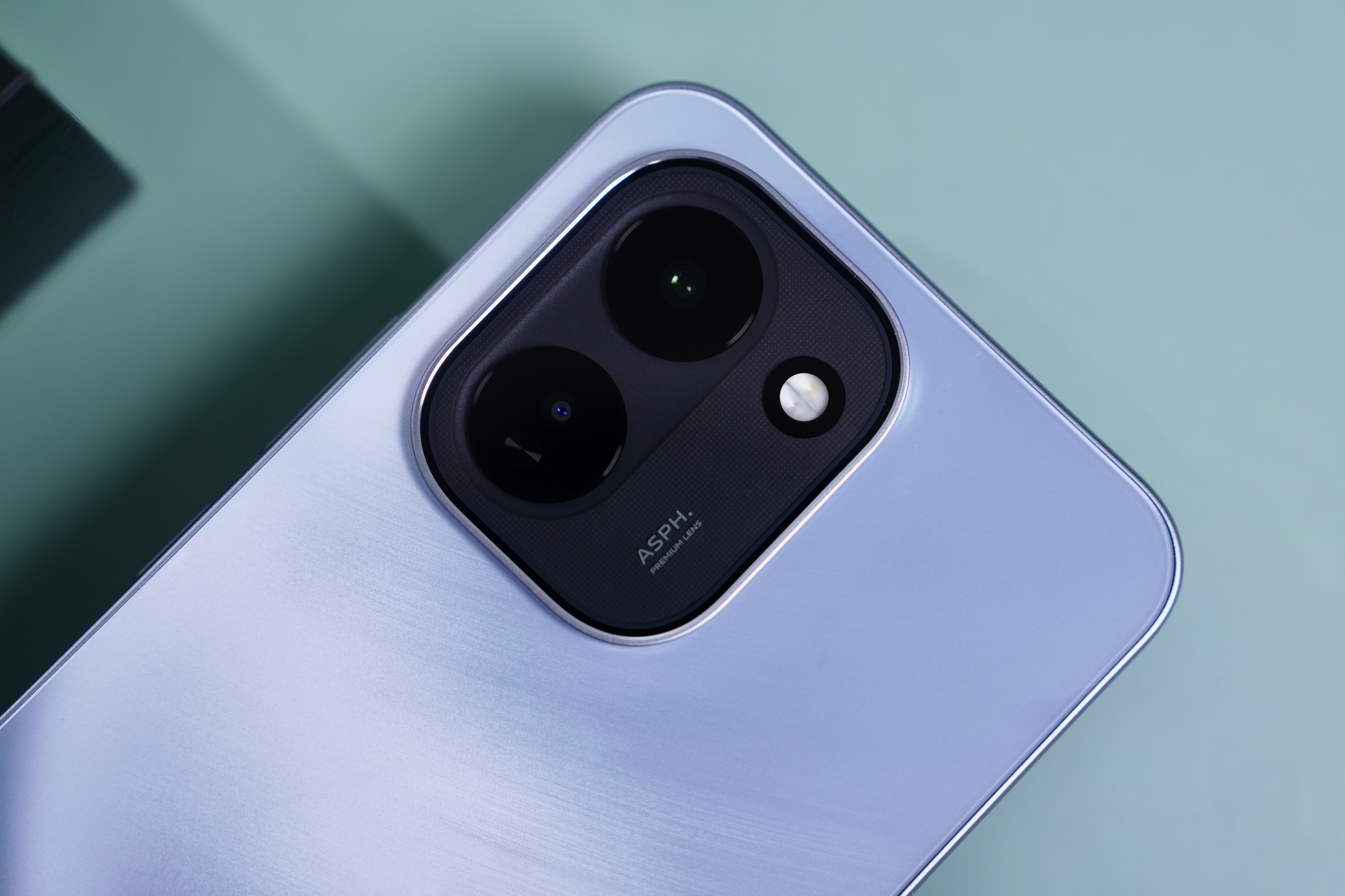 iQOO Z11的外观图终于能分享了！续航和高刷都做得很实在，9000mAh大电