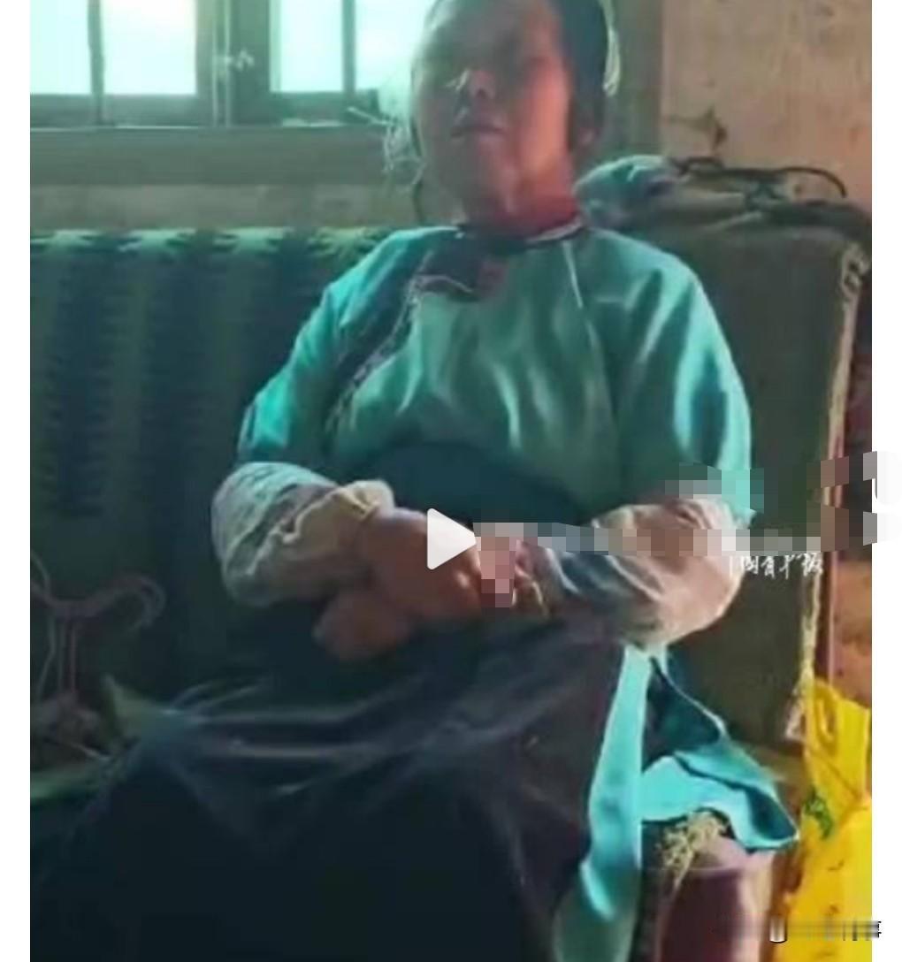 这真是挺匪夷所思的。
没想到16年没见过自己的外婆。

这真的很不应该呀。

近