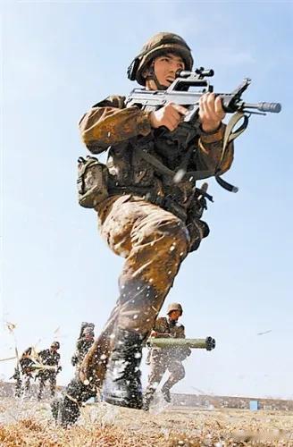 兵哥三十多岁了，面临三期转四期，嘴里说的是坦然，老婆孩子都挺好，夫妻感情也挺好，