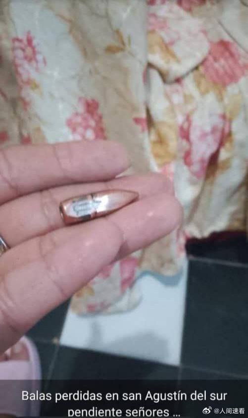 委内瑞拉首都加拉加斯传出枪声打无人机把子弹打居民家里去了 