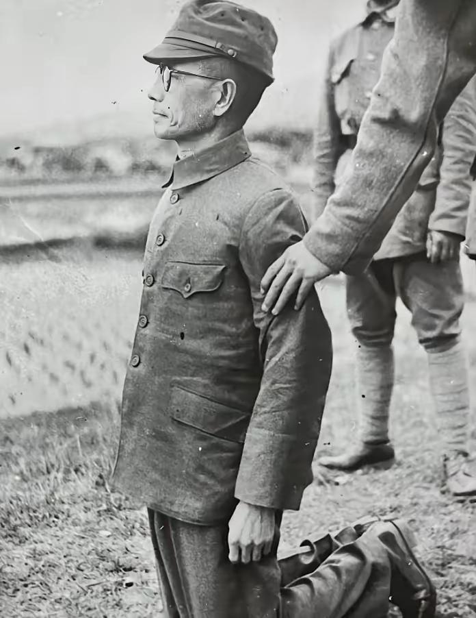 1947年，一个日军中将被执行枪决。然而，连中三枪他都没死。突然，监刑军官对开枪