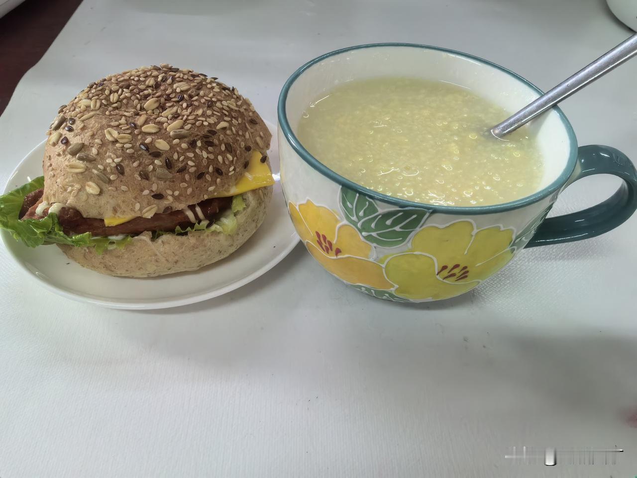 谁说迷糊没有好处呢？因为迷糊，我竟然拥有了这额外的提前假期。

办公室同事说我们