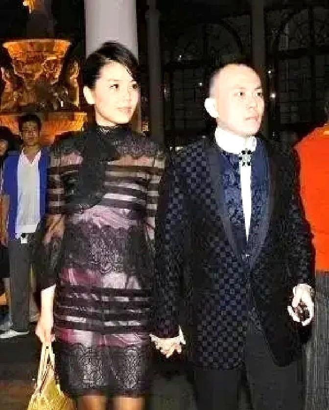 2012年，秦海璐和刘涛各掏100万，凑了200万，开了家。
当年所有人都等着看