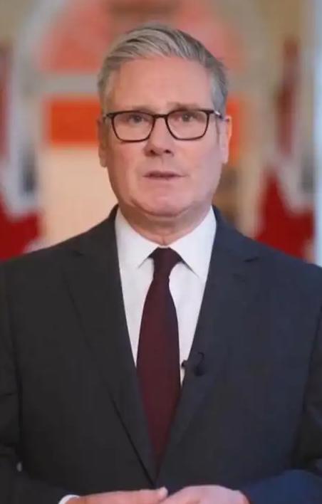 中国外交部正式宣布，
 
1月27日，中国外交部正式宣布：英国首相斯塔默将从星期