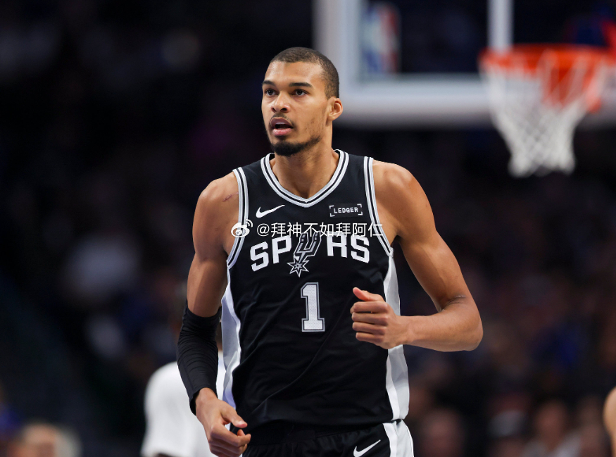 NBA常规赛继续进行，马刺客场110-107战胜猛龙，取得10连胜。至此，马刺本