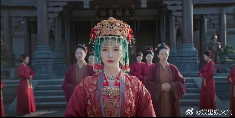 👰林允聊斋大婚镜头传统大婚红装拍出诡异氛围，瑶华公主神情空洞阴冷，偏执爱美生出