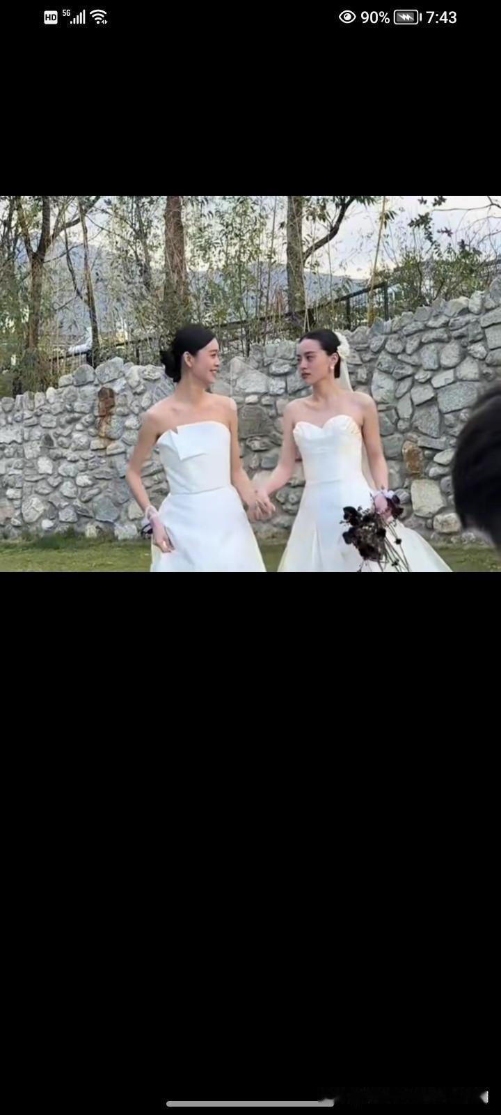 又是山东淄博，2026年4月一对漂亮美女在淄博文昌湖举行婚礼，把社会都整不明白了