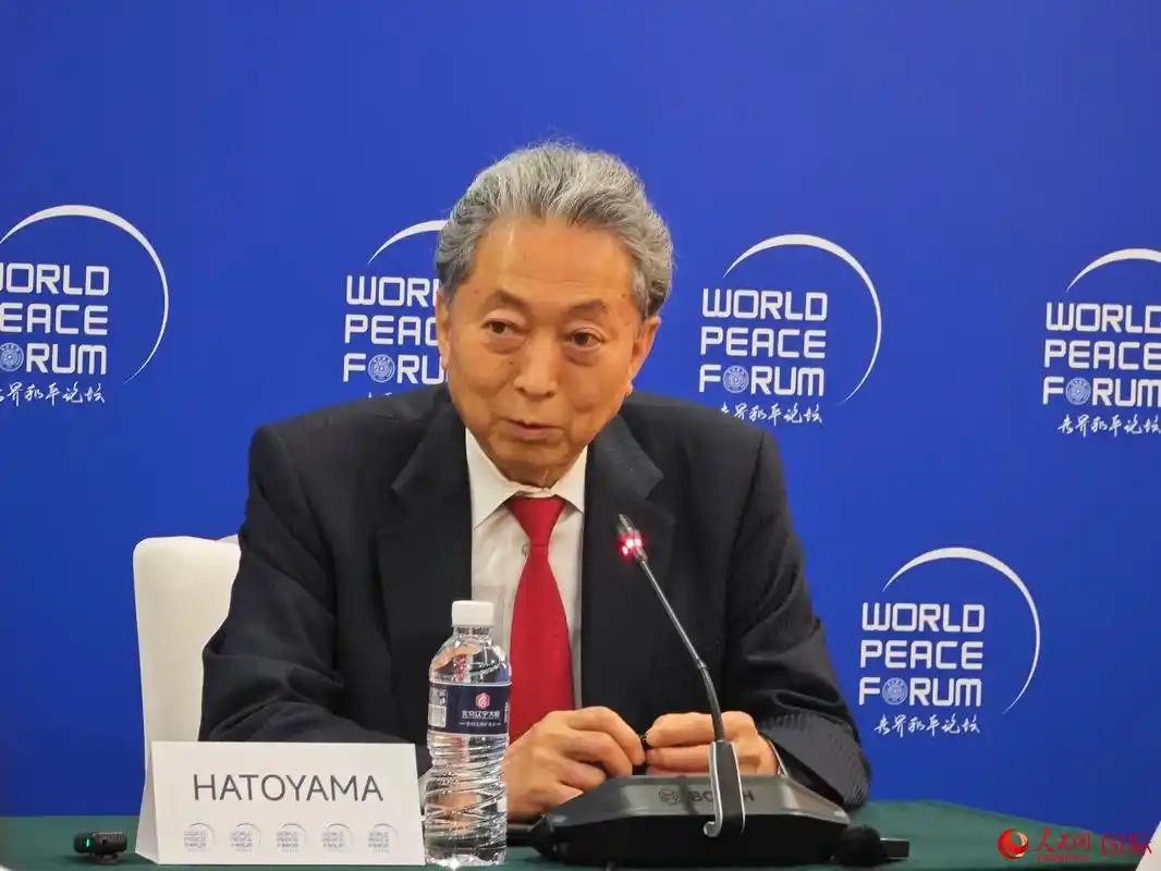 日本前首相鸠山由纪夫11月8日发文写道：“此前有人称台湾有事是日本有事，高市首相