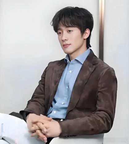 侯雯元方否认和姚晨恋情匿名爆料无实据，时间线也存在矛盾，官方已经明确否认，吃瓜还