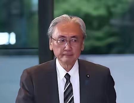 日本很难受

日本最近想跟中国缓和关系，说了不少好话。
连驻巴西的大使都公开喊话