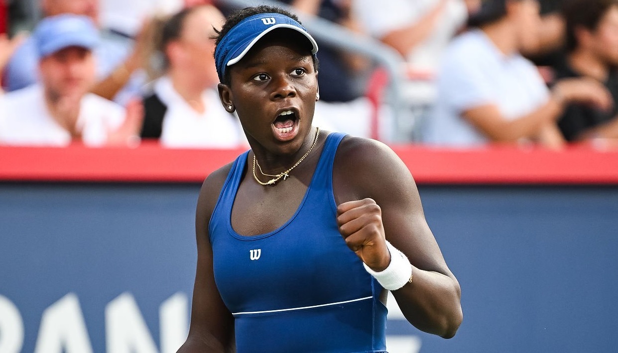 姆博科晋级2025WTA1000蒙特利尔赛决赛18岁小将挽救赛点+两破莱巴金娜发
