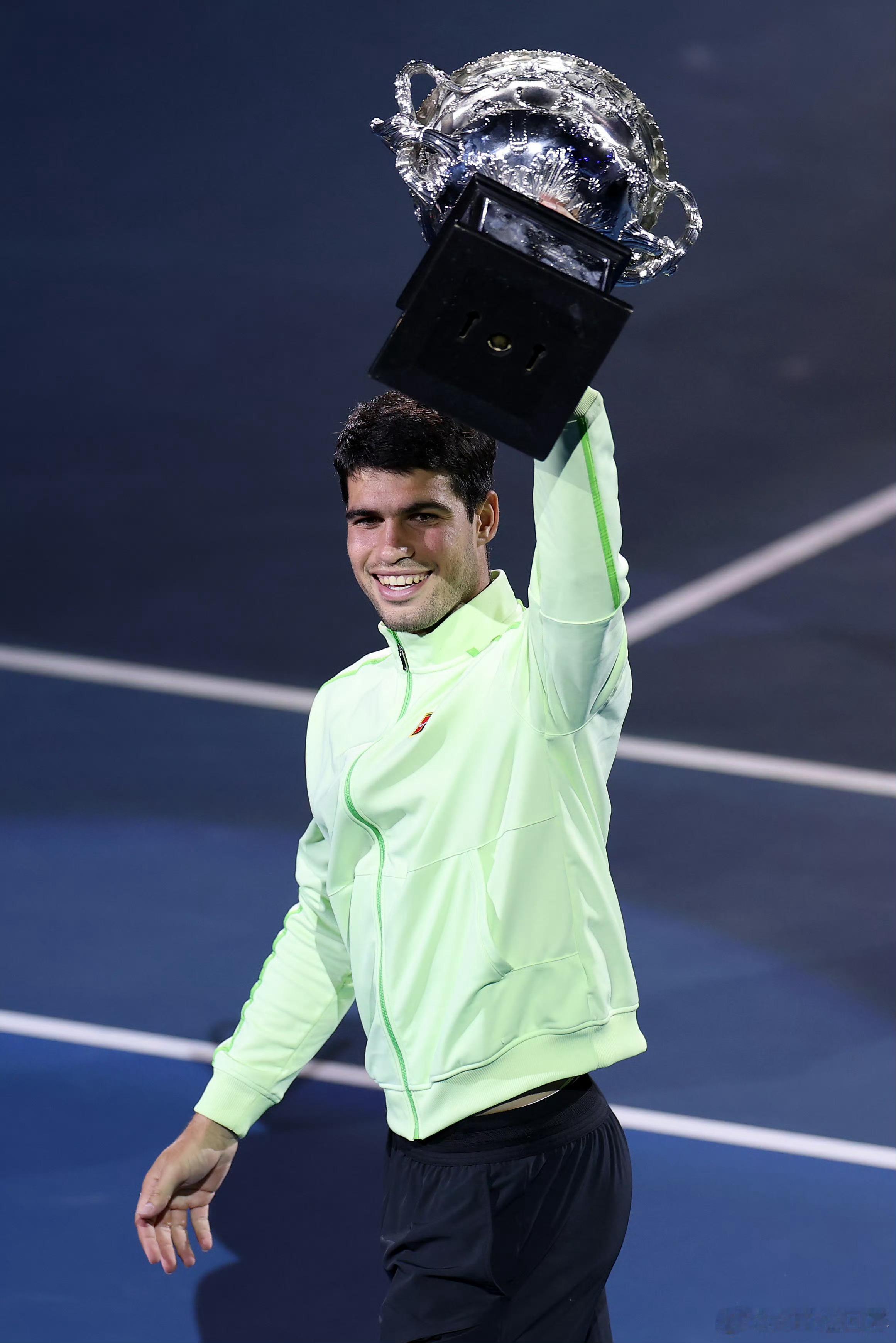 庆祝阿尔卡拉斯夺冠，抽一把阿卡的球拍PA的“迷你拍”吧！评论、转发送上对阿卡夺冠