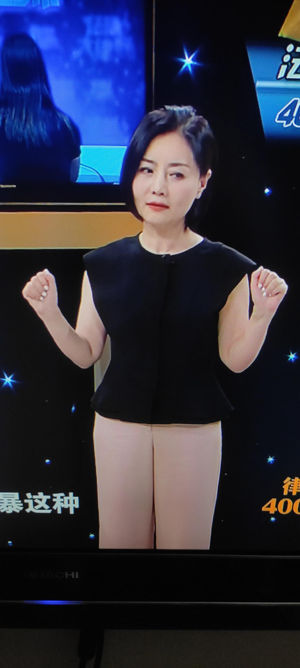 天视的《法眼大律师》节目，今晚播出本期节目的下集、东芳律师从女性角度对求助人提供