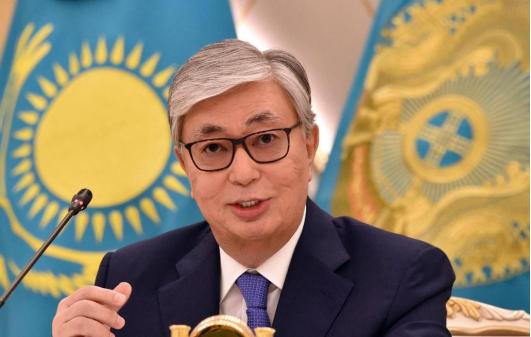 托卡耶夫这步棋，走得那是相当“丝滑”，却也透着股子精明过头的味儿。
 
搁谁看都