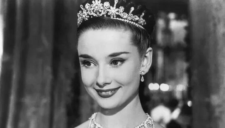 拿赫本当店名，某餐馆赔了20万！
苏州中院近日公布的一则判例显示，某餐饮企业自2