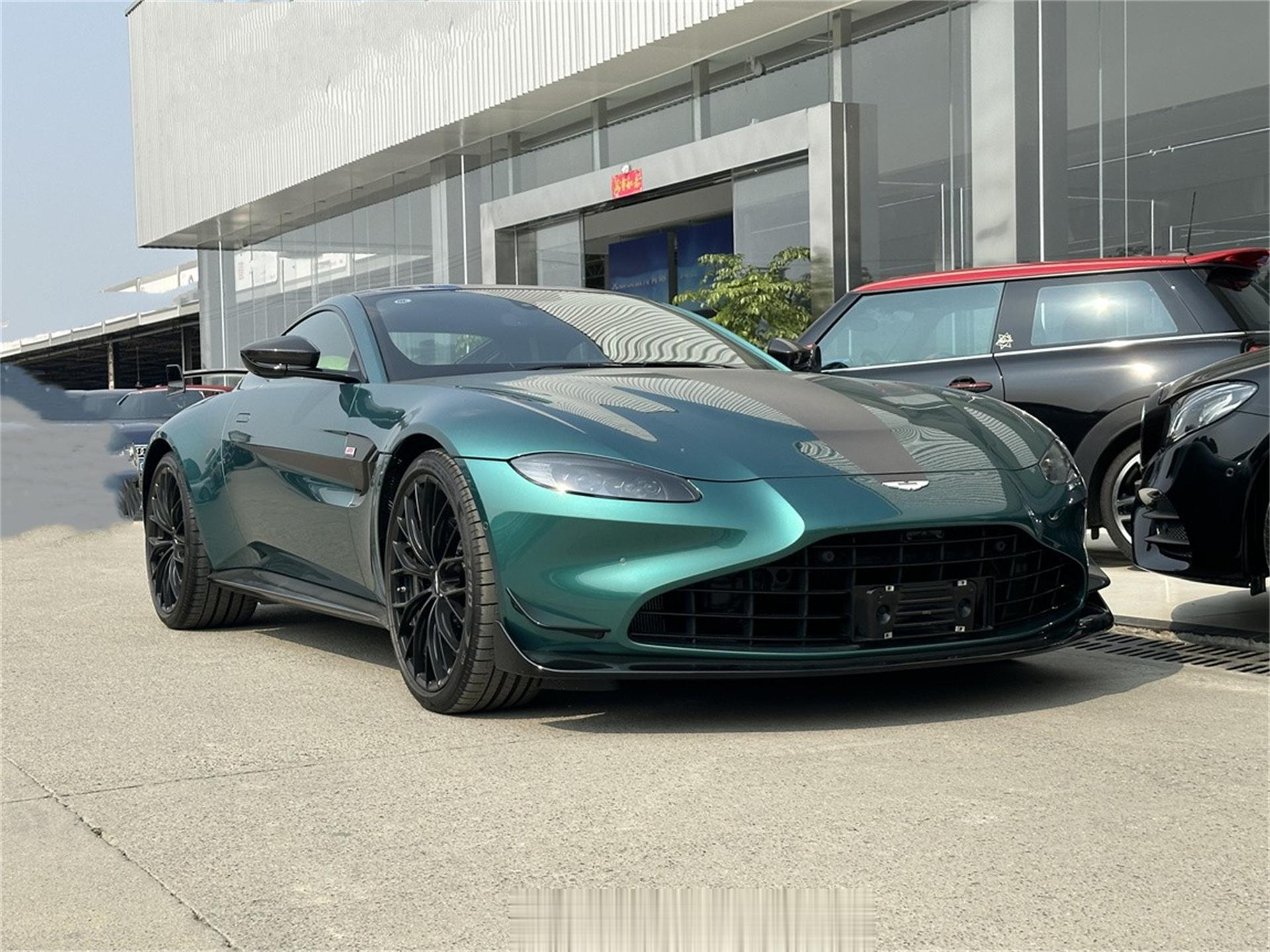 只跑了1700公里的马丁 Vantage F1特别版，带碳陶瓷刹车，180小带走