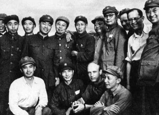 1940年，吴富善将军缴获了鬼子的一匹洋马，骑着它指挥突围时，没想到鬼子的军马训