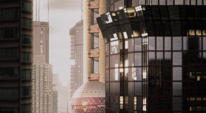 第一波看见金克丝的人会有谁当城市天际线在旋律中融合，剧场成了连接两个世界的枢纽。