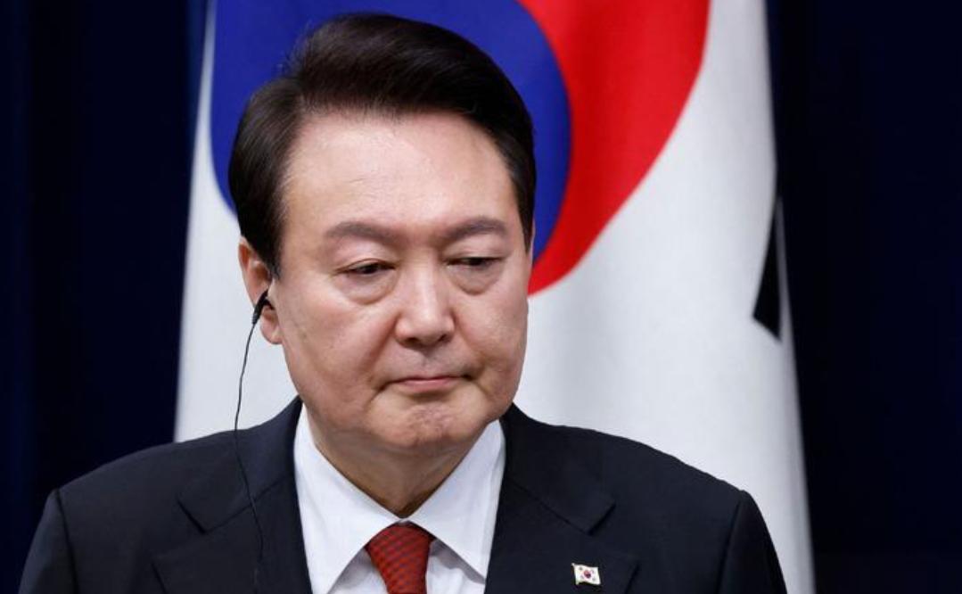 韩国首尔西部地方法院批准对总统尹锡悦的拘捕令，尹大统领将以在职总统身份正式入住拘