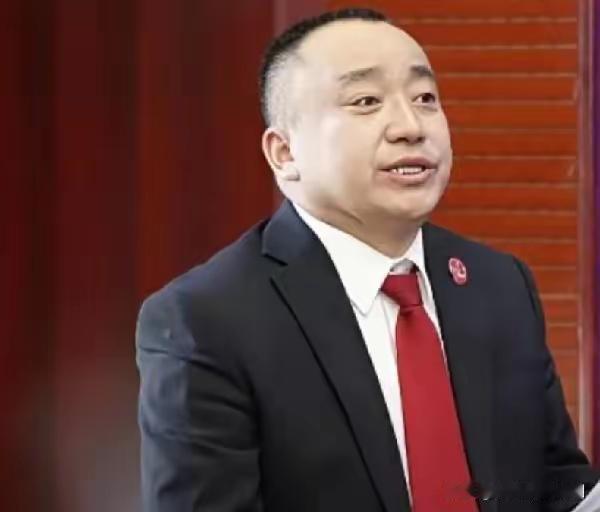 吕云锁的真面目近日网络正式曝光，看照片就不是一个面善之人，他敢做那些龌龊之事，就