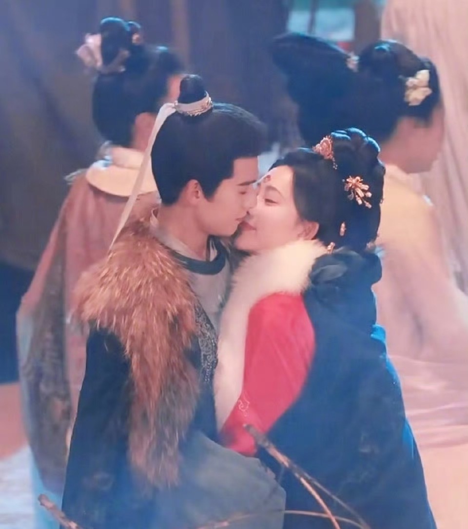 走戏都这么情真意切，昀牵孟绕吃的是真好～2月1号杀青的话，排播估计最快也到国庆了