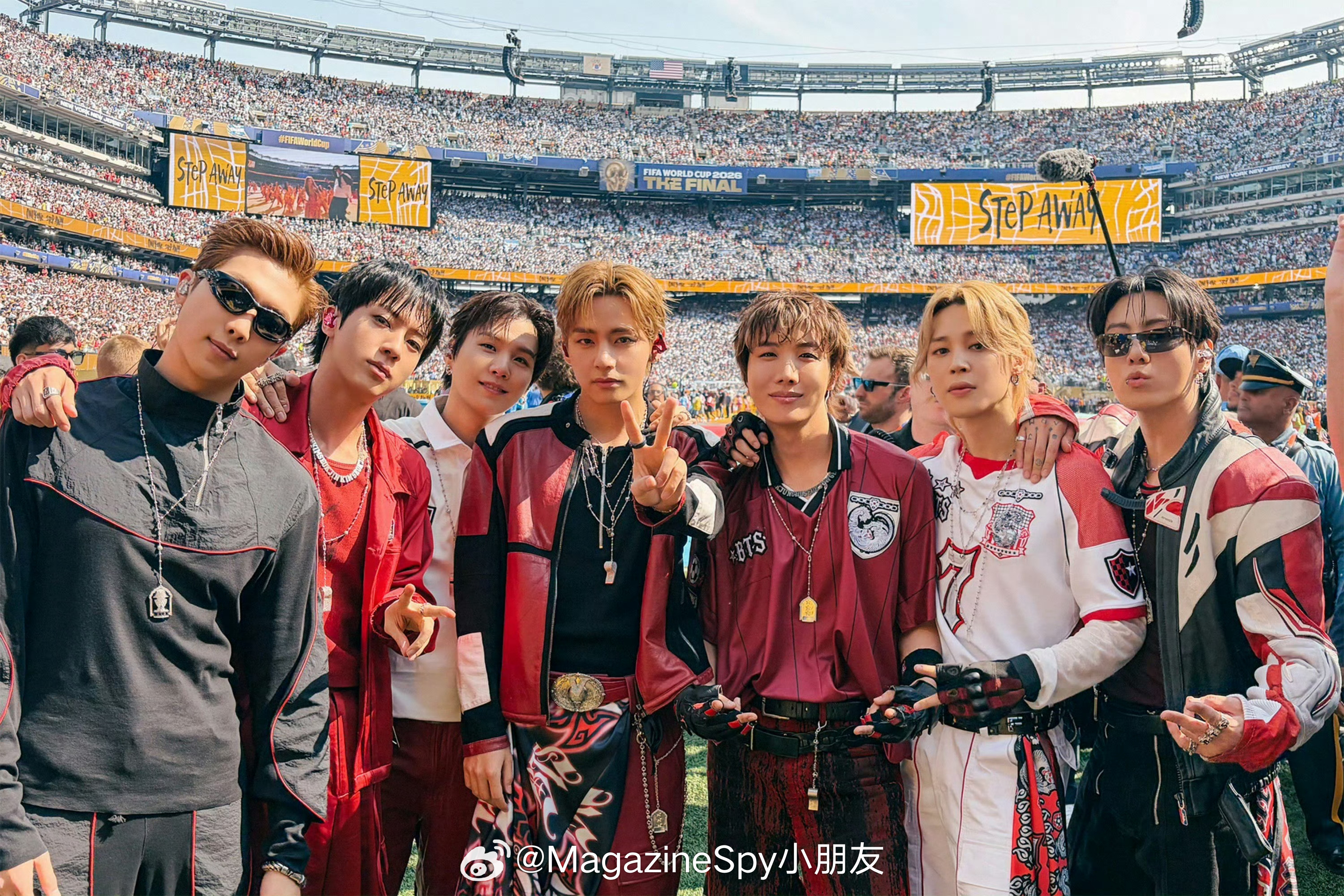BTS世界杯中场秀 BTS防弹少年团在世界杯中场秀表演了歌曲《Dynamite》