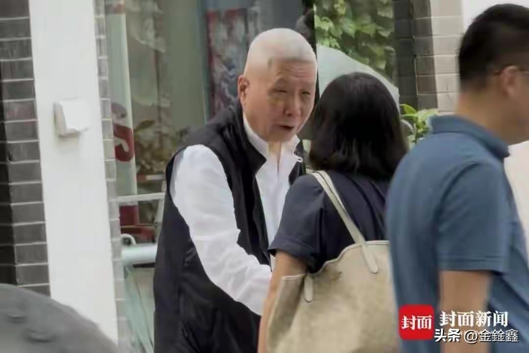 一尊失窃26年的国宝级铜佛，竟然疑似现身知名私人博物馆？近日，北京观复博物馆内一