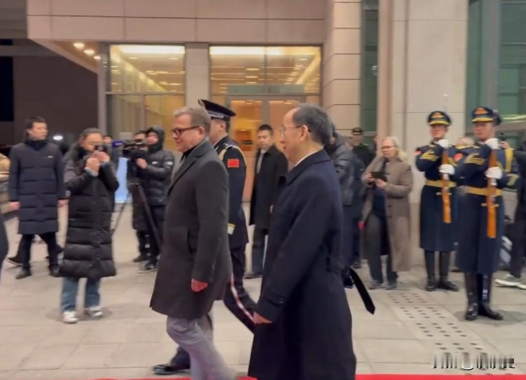 芬兰这波访华或许不简单！1月25日凌晨，芬兰总理奥尔波抵达北京，而他的访华行程很