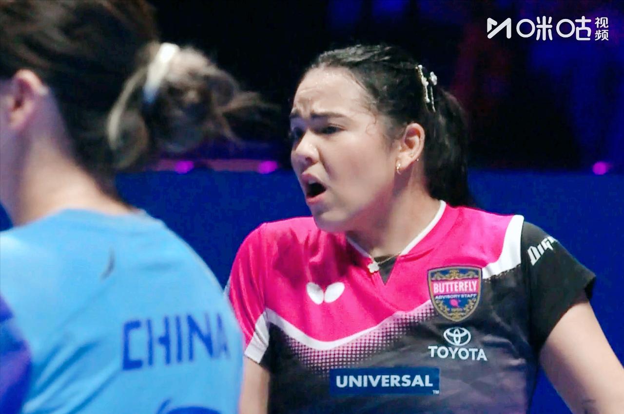 我去！陈幸同终于赢下了关键一局！
两人连续3局打到10:10，
陈幸同连输2局，