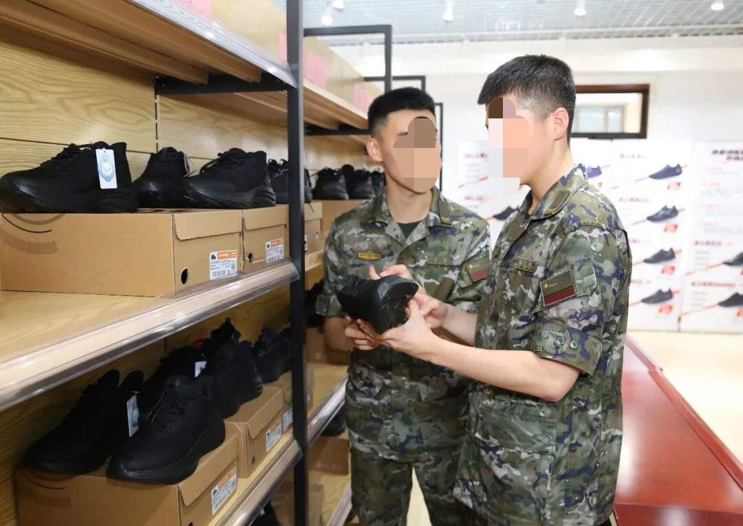 全军体能训练鞋有新型号了，目前正在进行试点工作。本次试点涵盖4个国产知名品牌、1